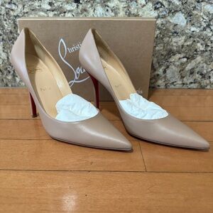 NIB Christian Louboutin Apostrophe Pump